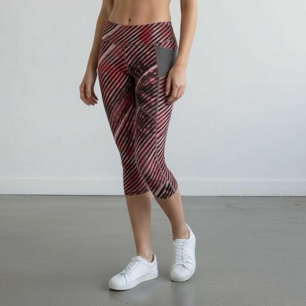 Athleta‎ Women's Capris Leggings Geometric Stripe Print Activewear Size S
